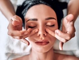 Le massage facial : une approche holistique de la beauté extérieure