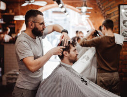 Salon de coiffure pour hommes : conseils pour une coupe parfaite